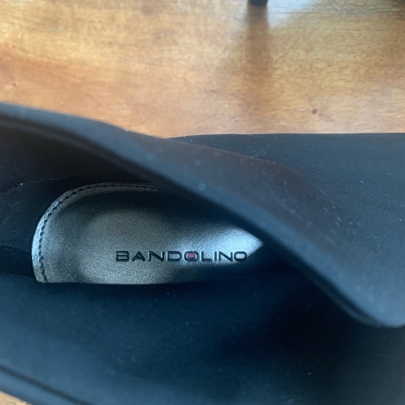 Bandolino booty.  Size 8 - Picture 4 of 10